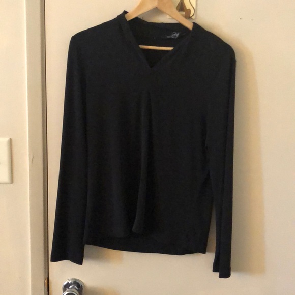 Black top - Picture 1 of 1